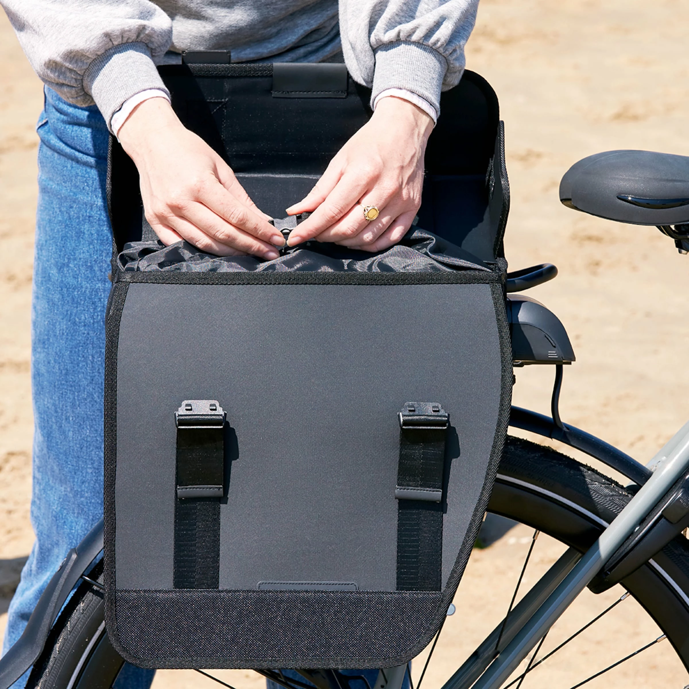 BASIL Tour Waterproof Double Pannier Bag MIK Double Sacoche Porte-bagages 12 BASIL Tour Waterproof Double Pannier Bag MIK Double Sacoche Porte-bagages – Image 10