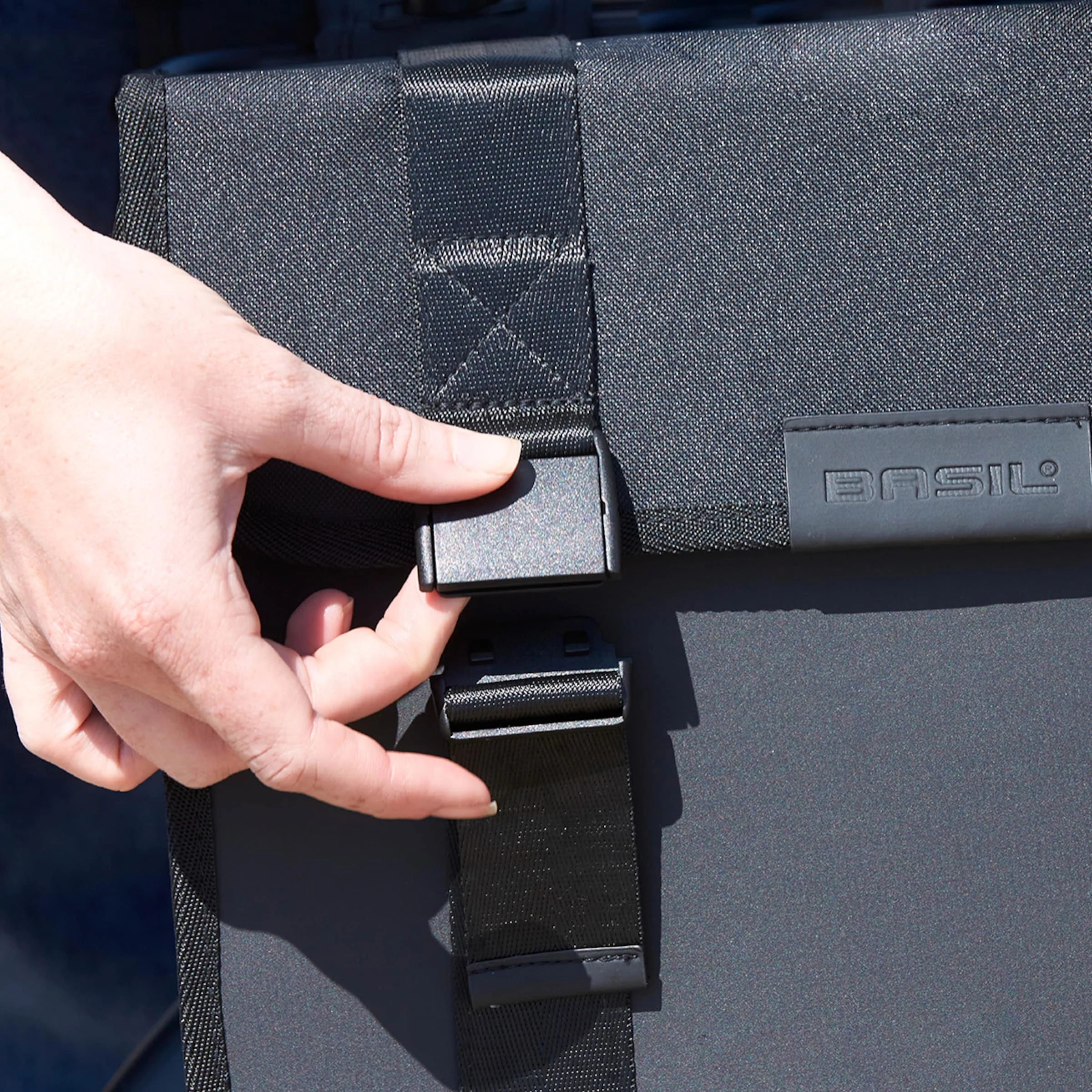 BASIL Tour Waterproof Double Pannier Bag MIK Double Sacoche Porte-bagages 11 BASIL Tour Waterproof Double Pannier Bag MIK Double Sacoche Porte-bagages – Image 9