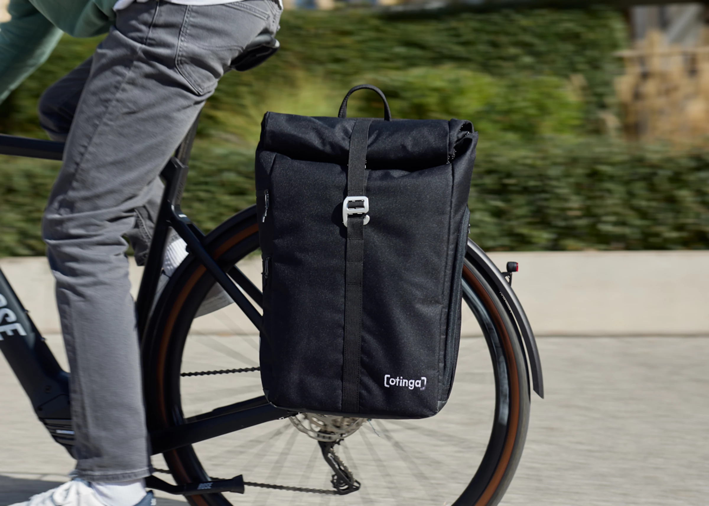 Otinga Flip Sac à Dos & Sacoche Porte-bagages 2en1 8 Otinga Flip Sac à Dos & Sacoche Porte-bagages 2en1 – Image 6